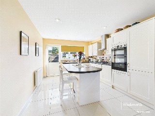 Wellington Close, Newbury, Berkshire, RG14