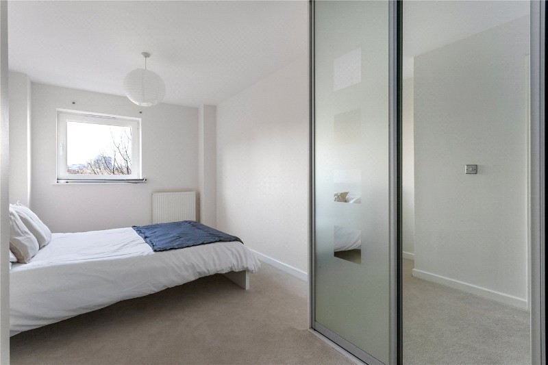 Commercial Road, London, E14