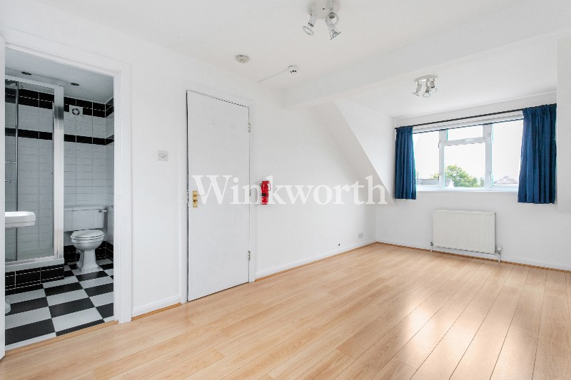 Doveridge Gardens, London, N13