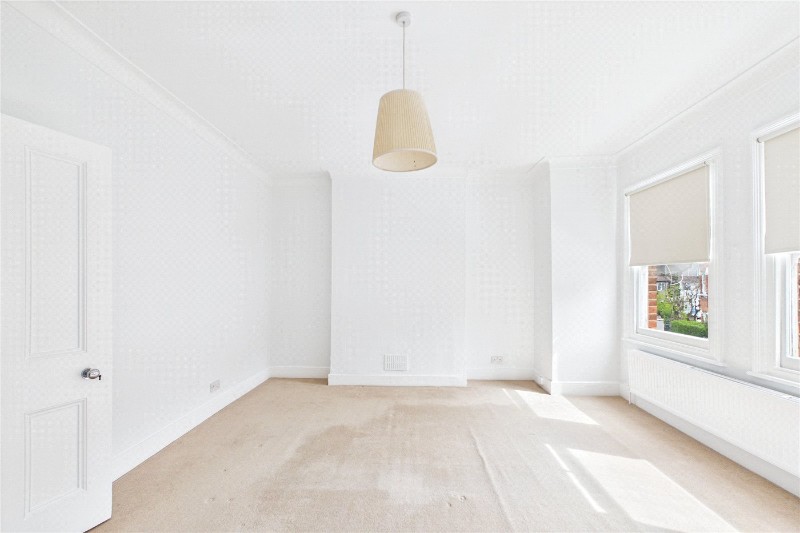 Dinsmore Road, London, SW12
