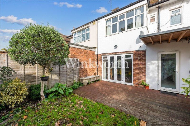 Empire Avenue, London, N18