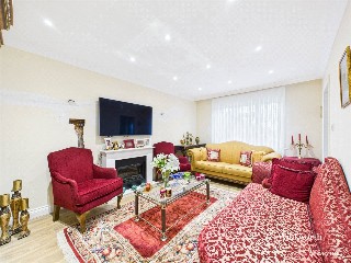 Sturgess Avenue, London, NW4