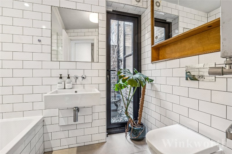 Elcot Avenue, London, SE15