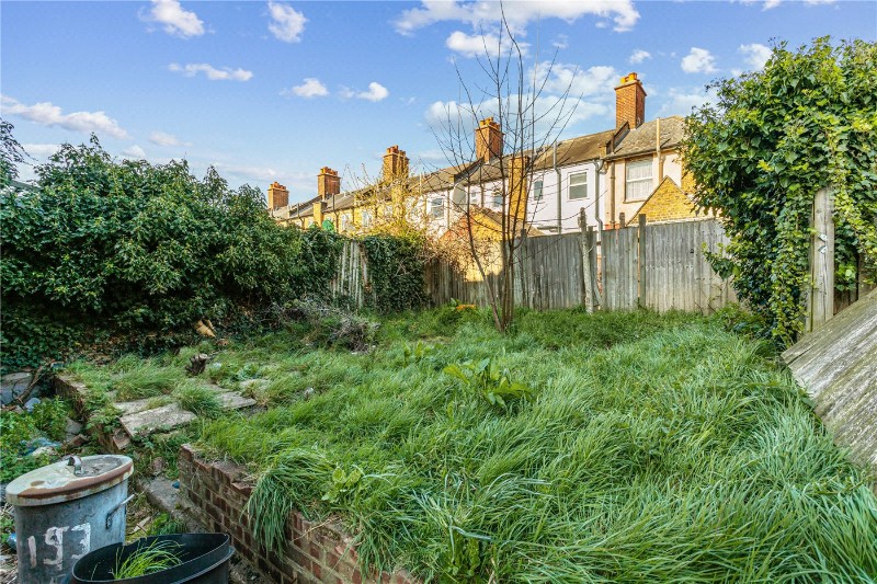 Lessingham Avenue, London, SW17