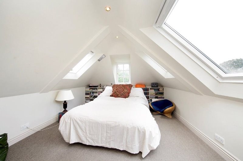 Roedean Crescent, London, SW15