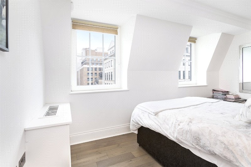 Bull Inn Court, London, WC2R
