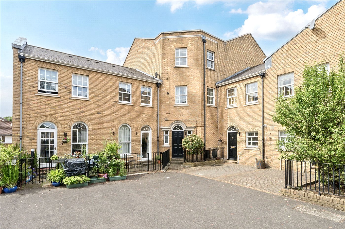Sophia Square, London, SE16