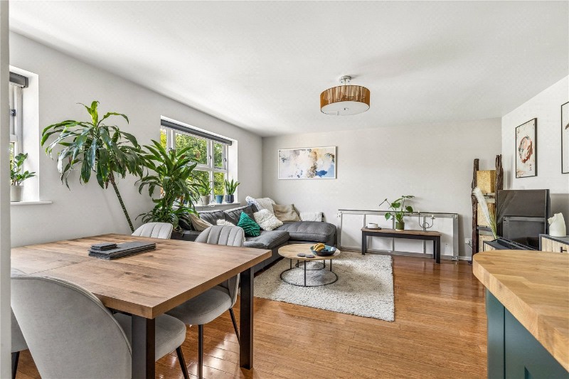 Molyneux Drive, London, SW17