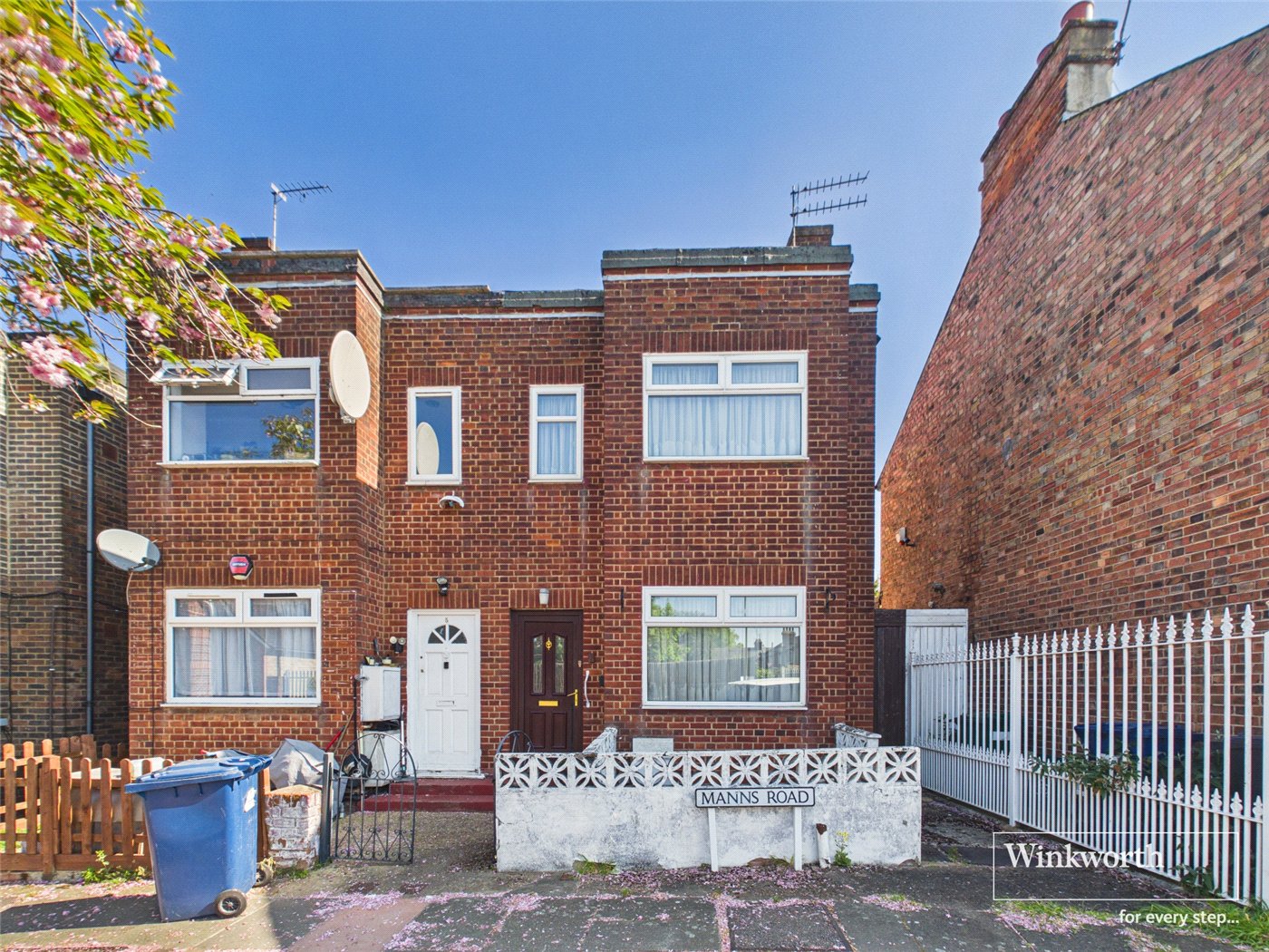 Manns Road, Edgware, HA8