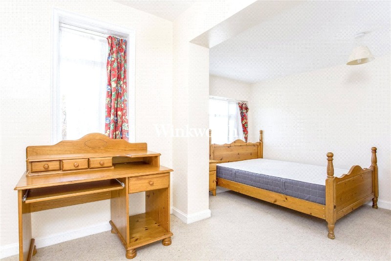 The Vale, London, NW11