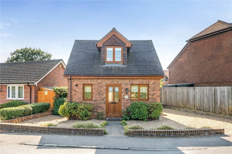 Low Lane, Badshot Lea, Farnham, GU9
