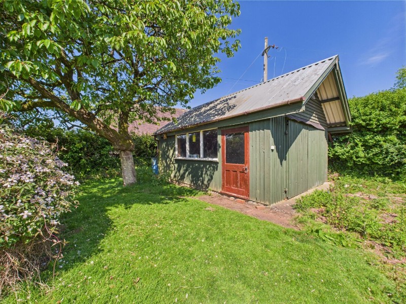 Barnstaple Cross, Crediton, Devon, EX17