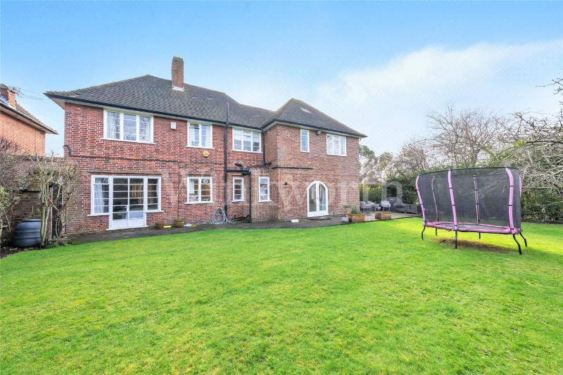 Harford Walk, London, N2