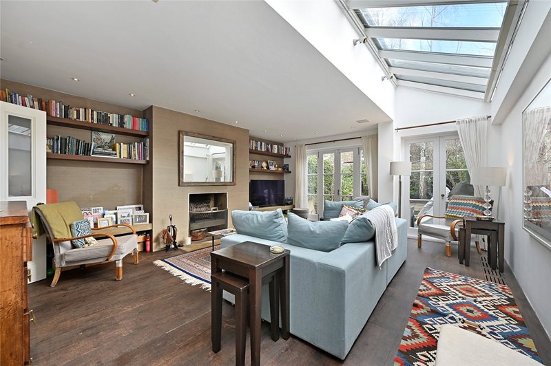 Bloemfontein Avenue, London, W12