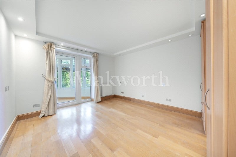 Queens Road, London, NW4