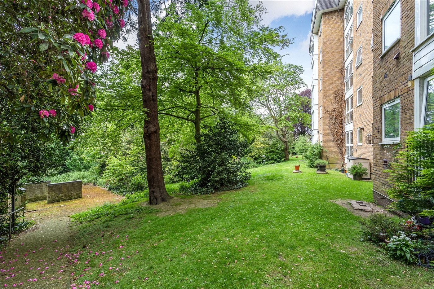 2 bedroom property for sale in Blenheim Court, 17 Beulah Hill, London