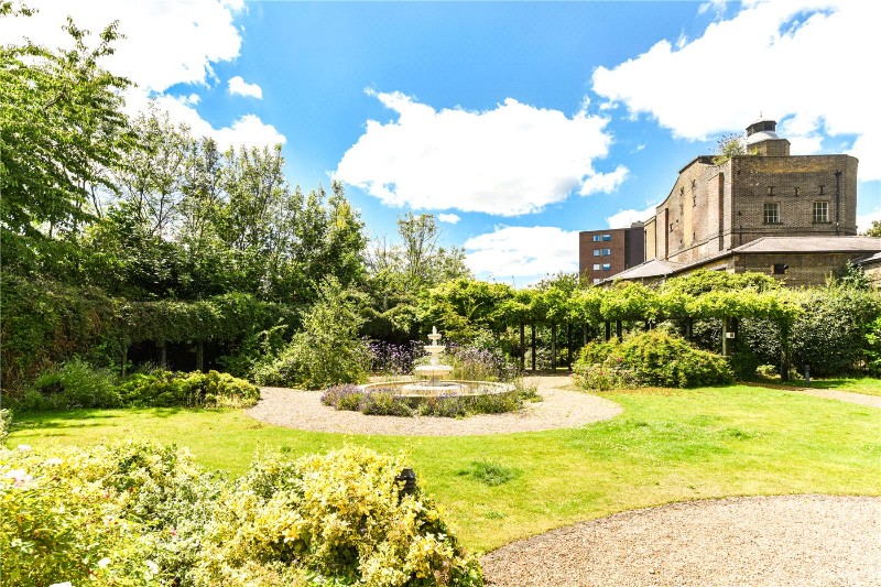 Myddelton Passage, London, EC1R