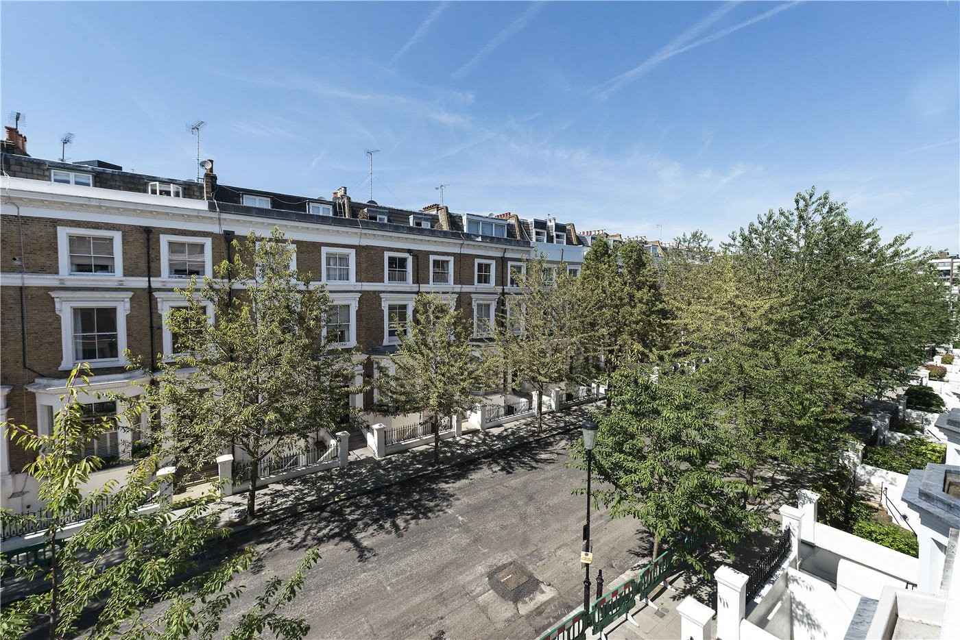 1 bedroom property for sale in Upper Addison Gardens, London, W14 (Ref