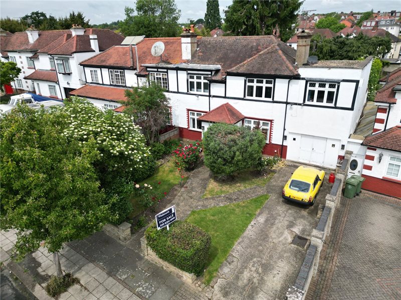 Queens Walk, Kingsbury, London, NW9