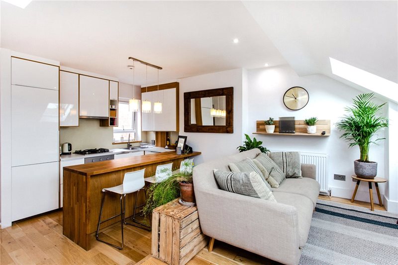 Rathcoole Gardens, London, N8