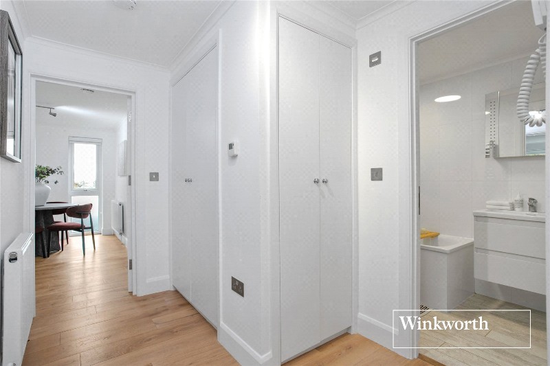 Sutherland Close, Barnet, EN5