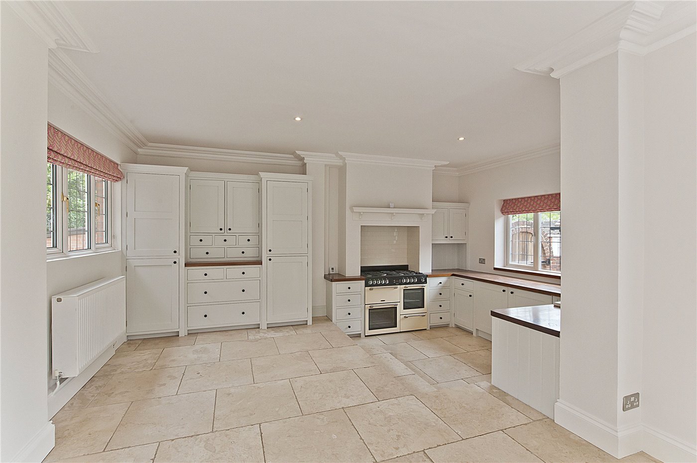 Oatlands Chase, Weybridge, Surrey, KT13