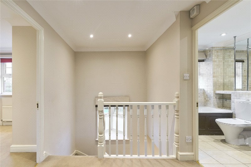 Saint Andrews Gardens, Cobham, Surrey, KT11