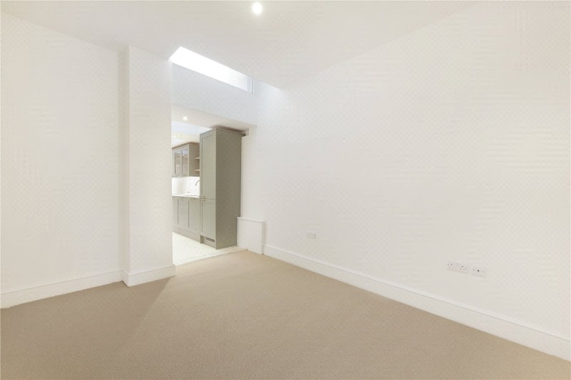 Rathcoole Avenue, London, N8