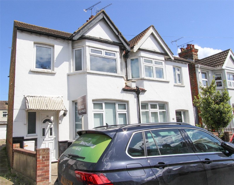 3 bedroom property to rent in Lansdowne Avenue, LeighonSea, Essex