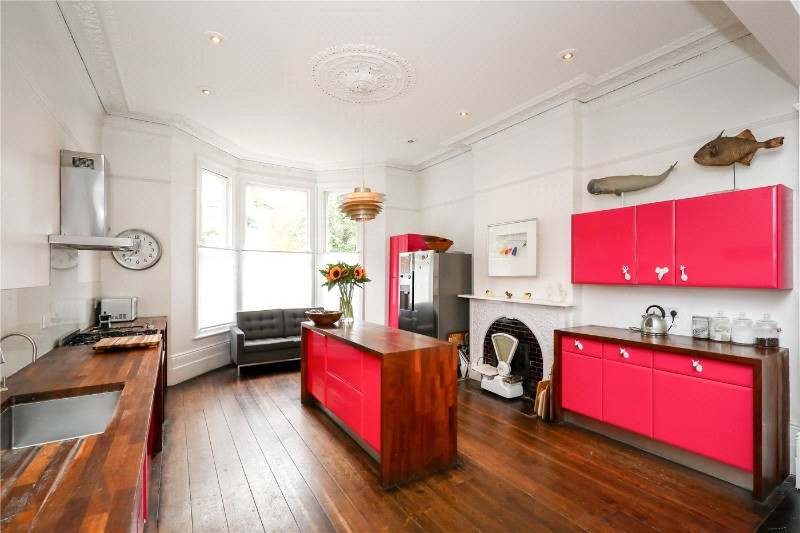 Avenue Crescent, London, W3