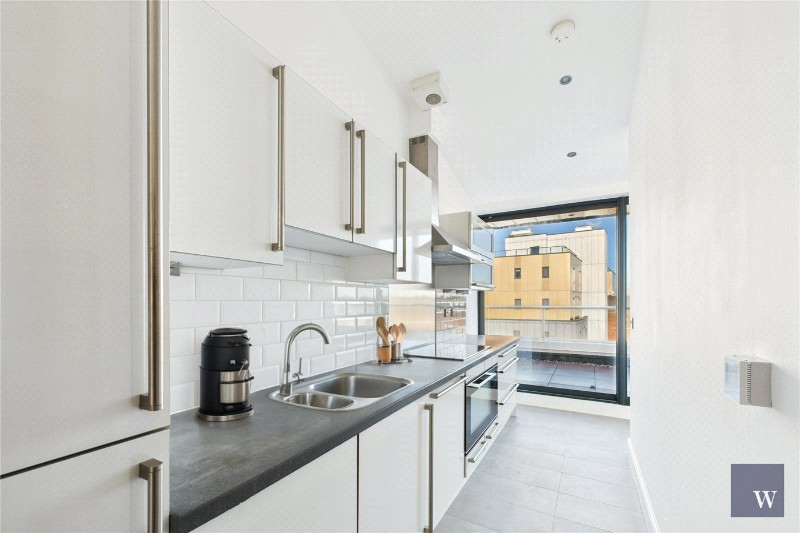 Streatham High Road, London, SW16