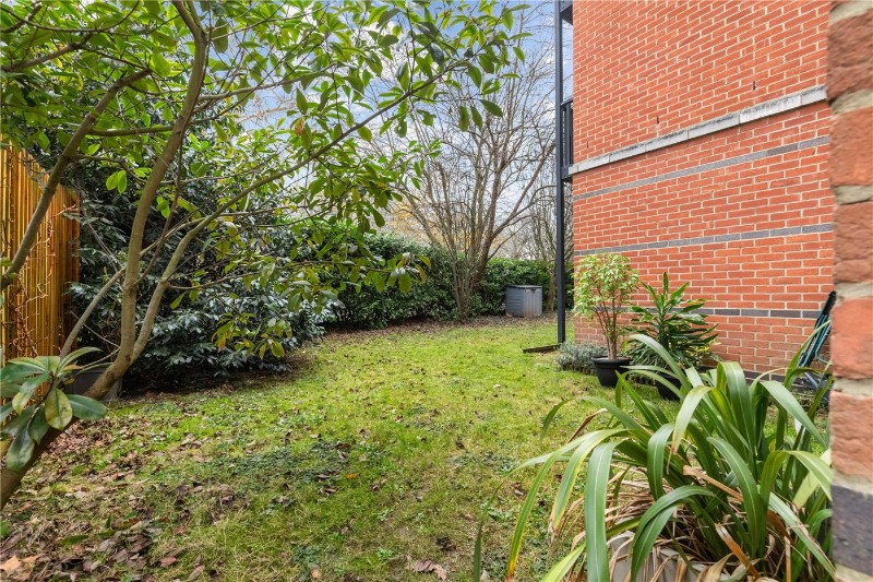 Lisle Close, London, SW17