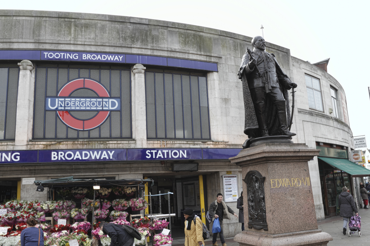 Tooting_Broadway_station