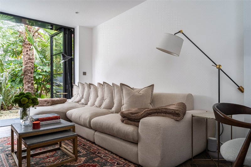 Holmewood Gardens, London, SW2