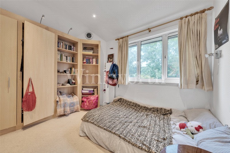 Golders Green Crescent, London, NW11