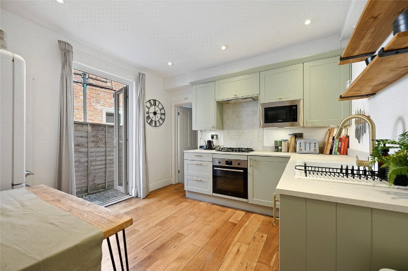 Oaklands Grove, London, W12