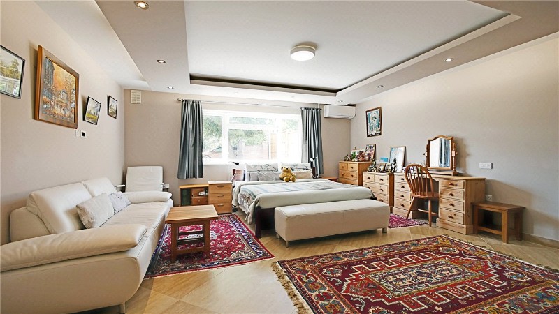Great West Road, Isleworth, TW7