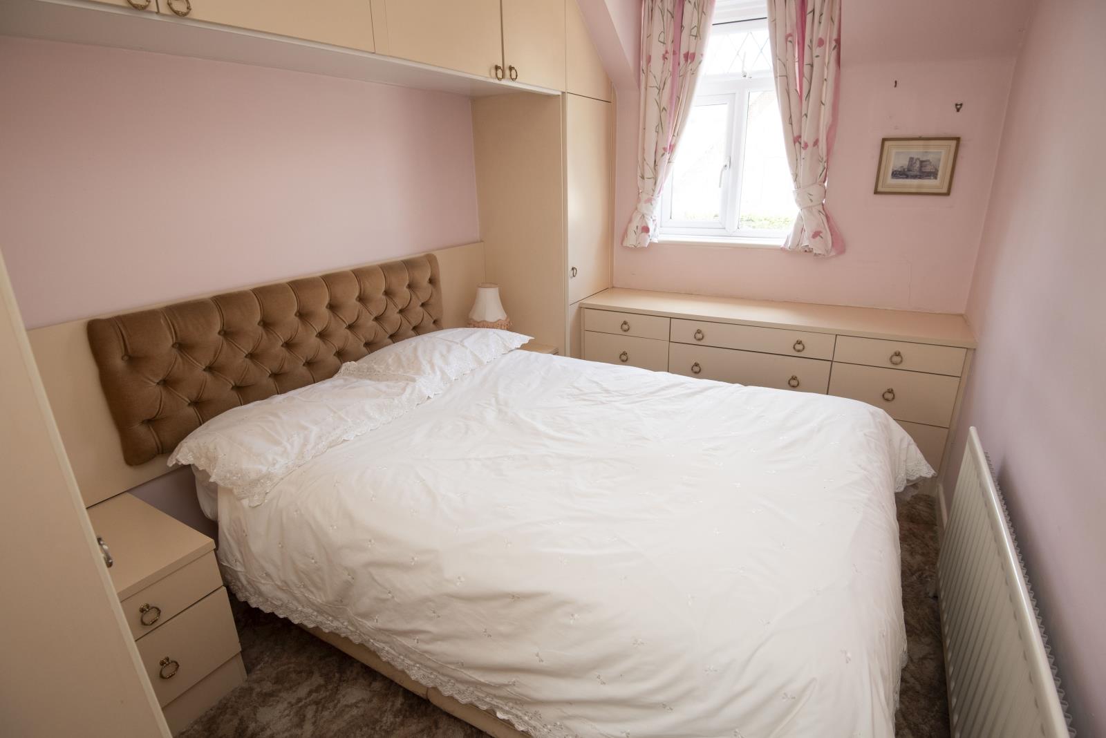 A BEDROOM 1 DSC_0736