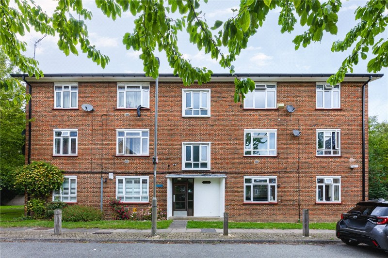 Dounesforth Gardens, London, SW18