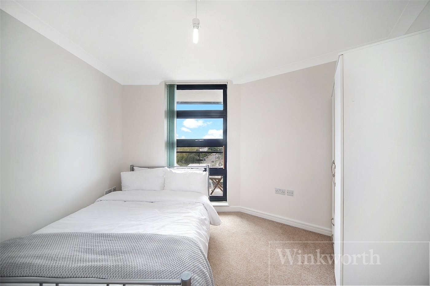 2 bedroom property to rent in Azure Court, 666 Kingsbury Road