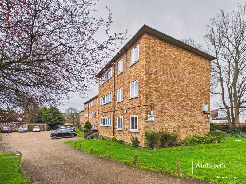 Great North Way, London, NW4