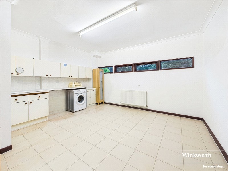 Westchester Drive, Hendon, NW4