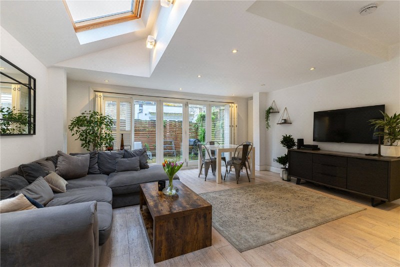 Tregarvon Road, London, SW11