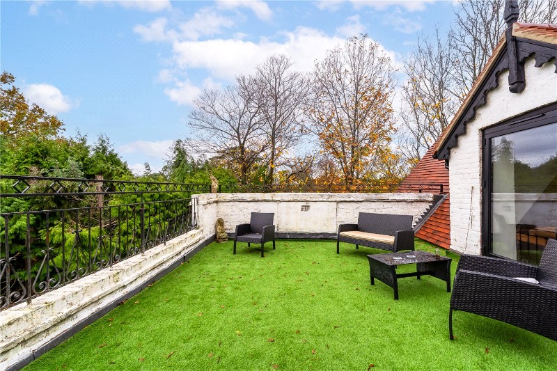 Cobbetts Hill, Weybridge, Surrey, KT13