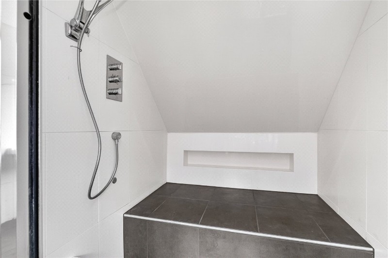 Russell Road, Shepperton, Surrey, TW17