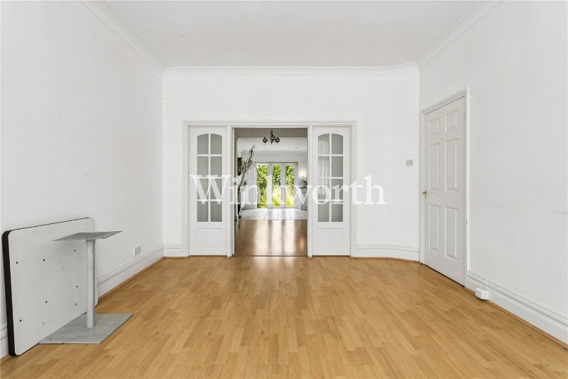 Chimes Avenue, London, N13