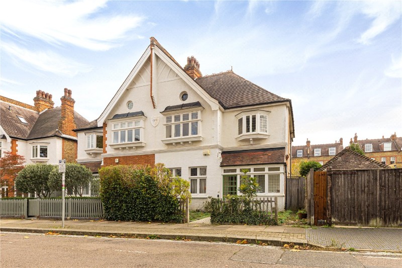 Montolieu Gardens, London, SW15