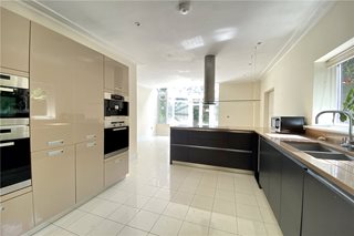Park Grove, Knotty Green, Beaconsfield, HP9