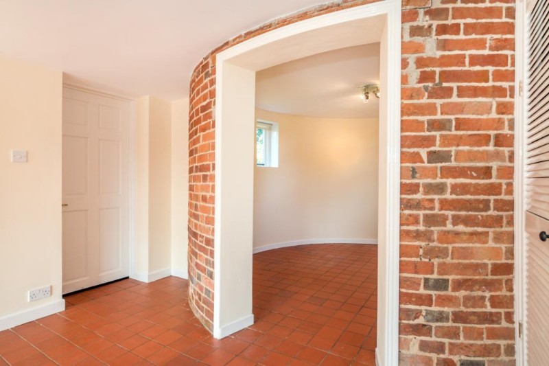 Greenvale Oast, Browns Lane, Cross In Hand, East Sussex, TN21