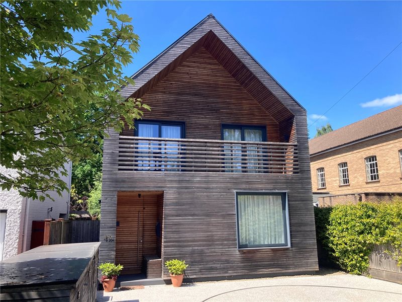 New Wokingham Road, Crowthorne, Berkshire, RG45